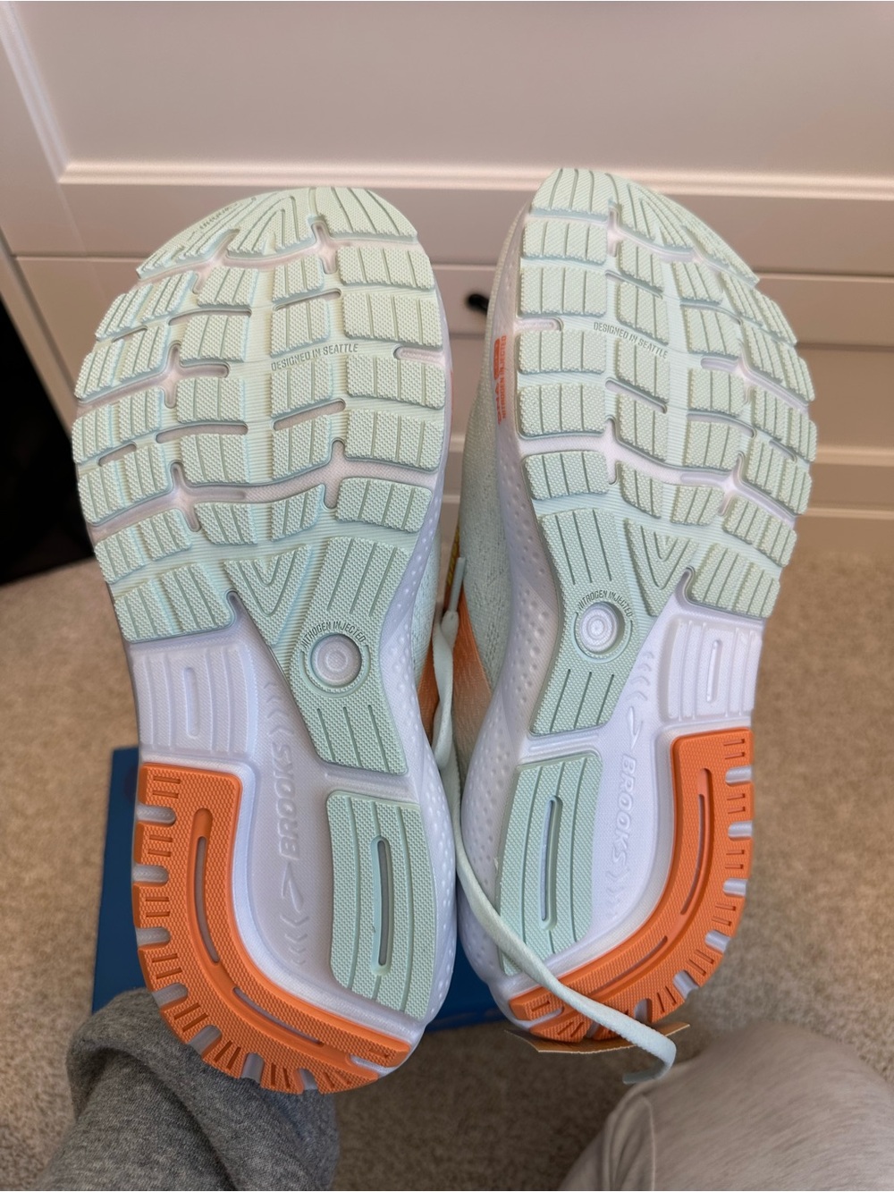 BROOKS Women's Ghost 16 Running Shoes in Mint with Peach Accents Size 8.5 NWT - Picture 7 of 7